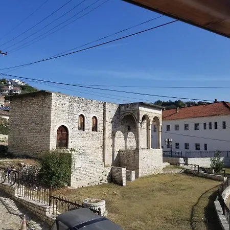 Vila Sigal Μπεράτ
